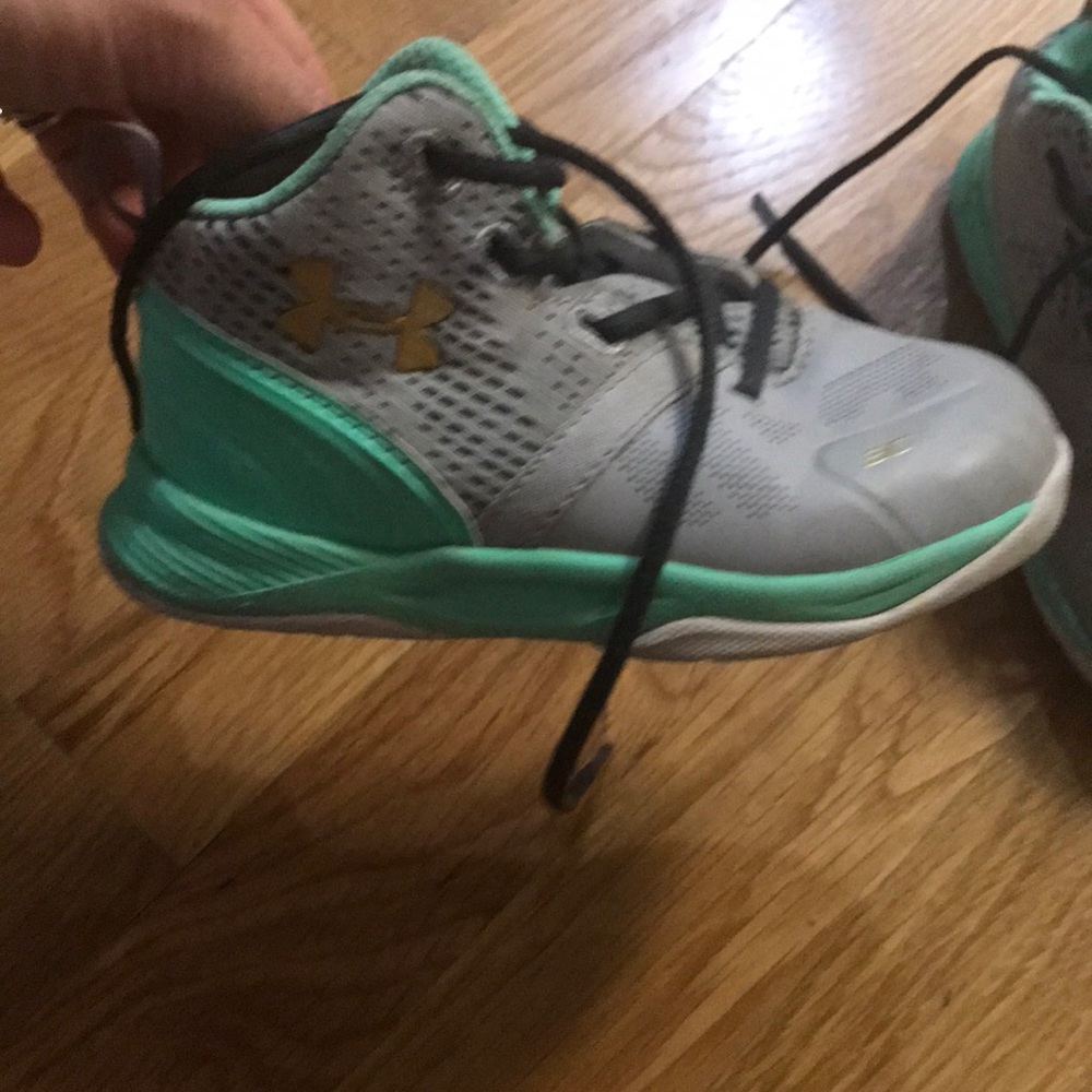 Size 7 girls Steph Curry for UA shoes